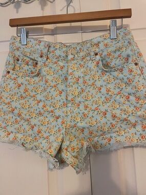Zara Floral Print High-Rise shorts 90s raw hem